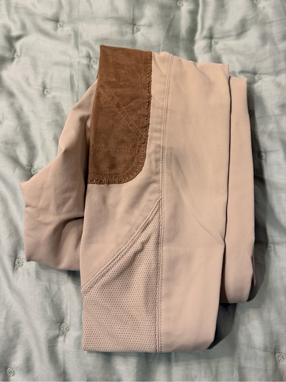 EUC RJ Classics Women’s Riding Breeches in Beige with Tan Knee Patch 22R